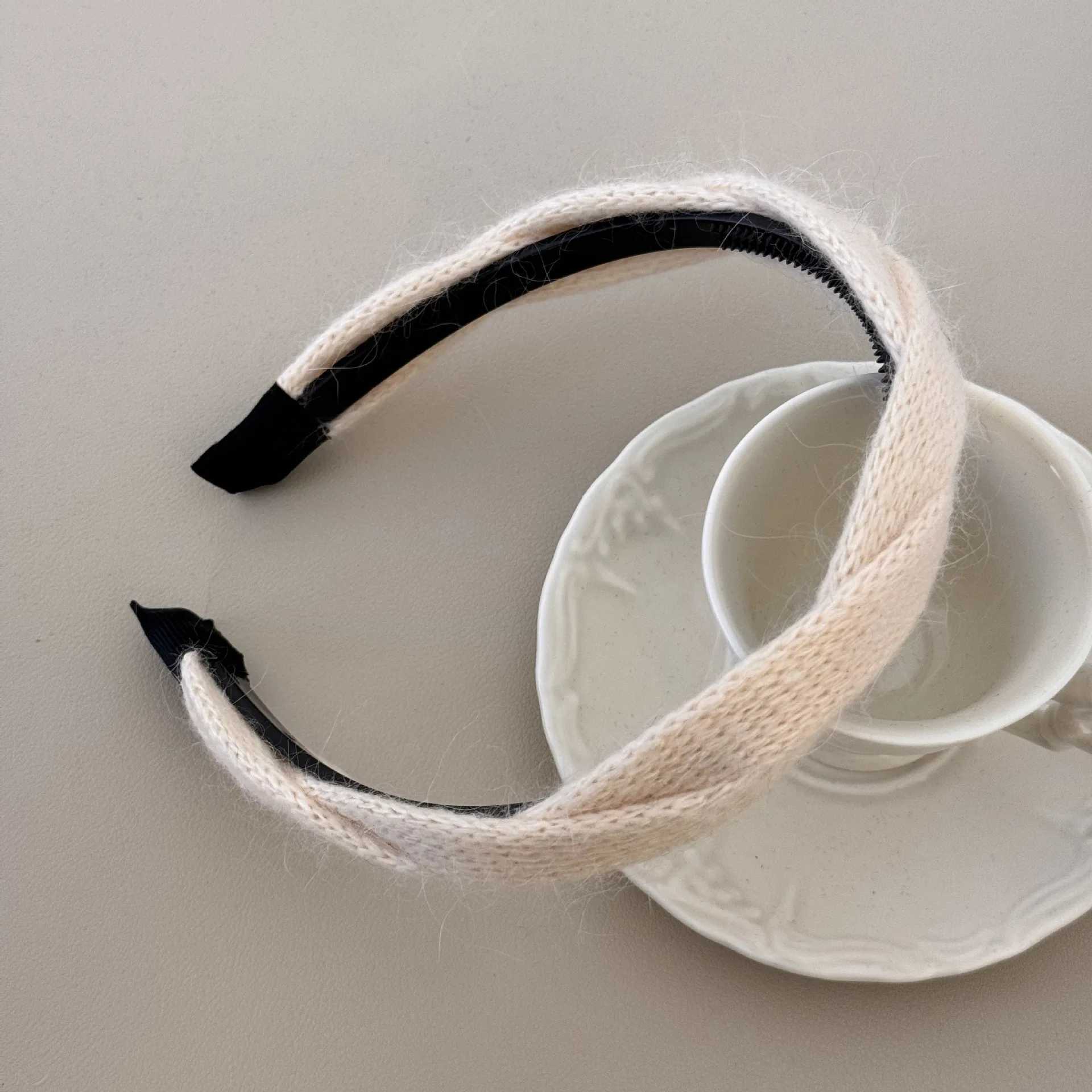 New Soft Waxy Plush Hair Band Knitted Fried Dough Twists Hair Band for Autumn and Winter Women D260326