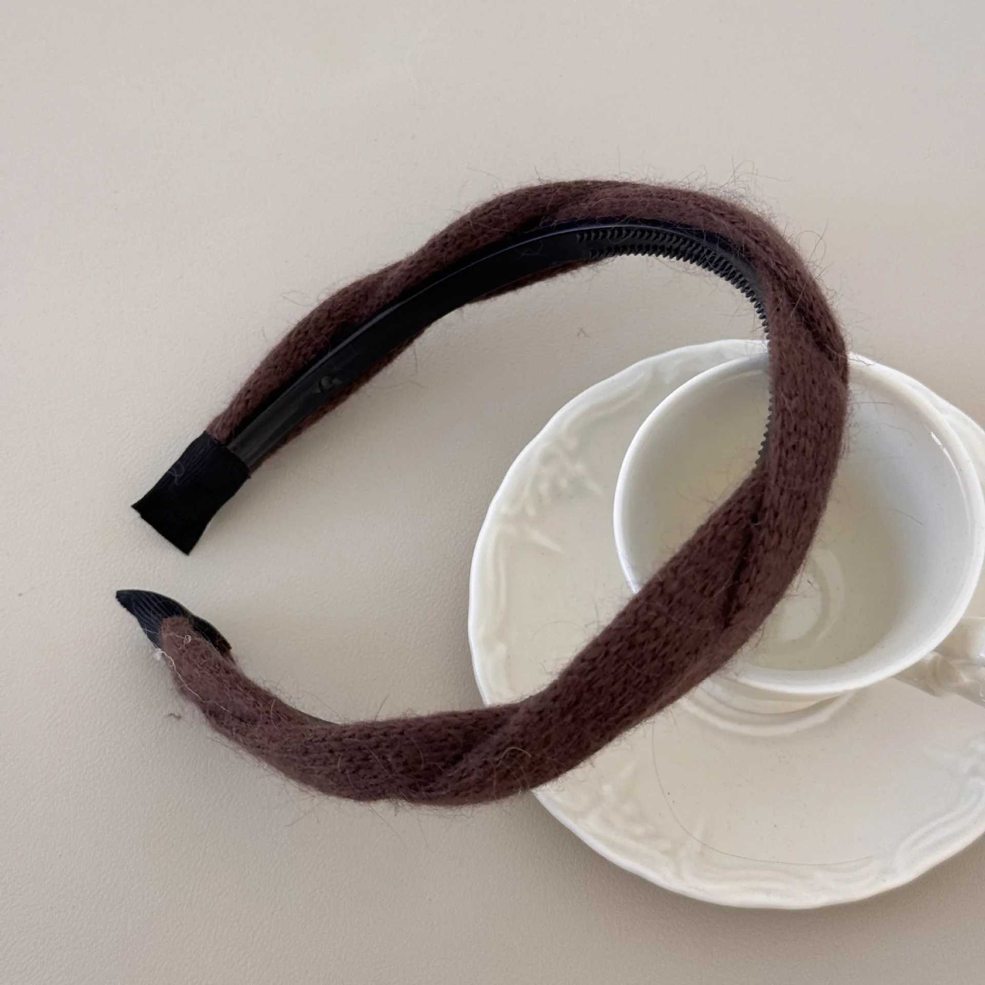 New Soft Waxy Plush Hair Band Knitted Fried Dough Twists Hair Band for Autumn and Winter Women D260326