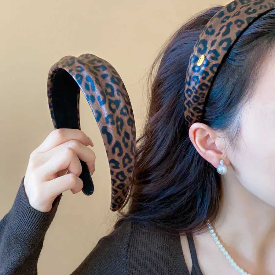 Luxury Leopard Print Leather Headbands for Women Vintage Wide Bump High Skull Top Hair Hoop Autumn Winter Headwear Party Decor M D260326