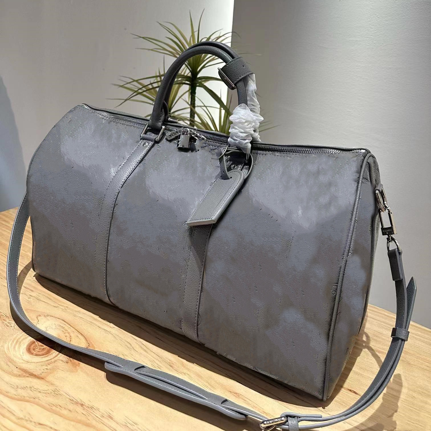 High quality Hot designer duffle bag153 Men women fashion travel bag Large capacity Zipper open close coated canvas leather hand bill shoulder crossbody travel bag