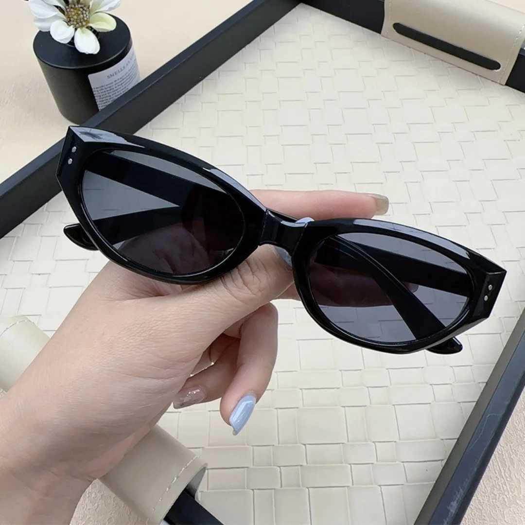 Minimalist Oval Cat-eye Glasses Womens Fashion Outdoor Folding Sunglasses Sun Shading UV Sunscreen Glasses Stylish Accessory D260326