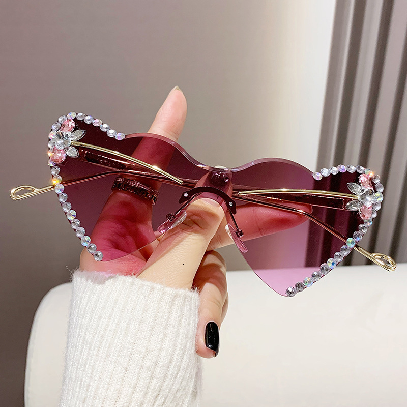 Luxury Brand Designer Sunglasses 2025 New Fashion Heart Diamond Sunglasses For Women, Personalized Rhinestone Sunglasses, European And American Trendy