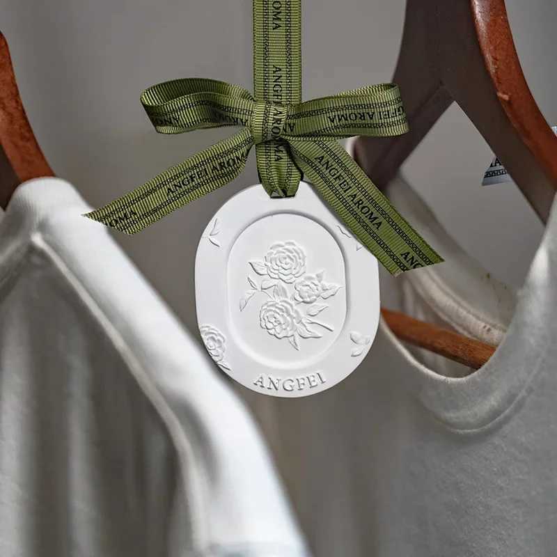 Lasting Aroma Aromatherapy Light Luxury Ancient Home Perfume Diffuser Gypsum Embossed Fragrance Tablet Car Fragrance Pendant H260326