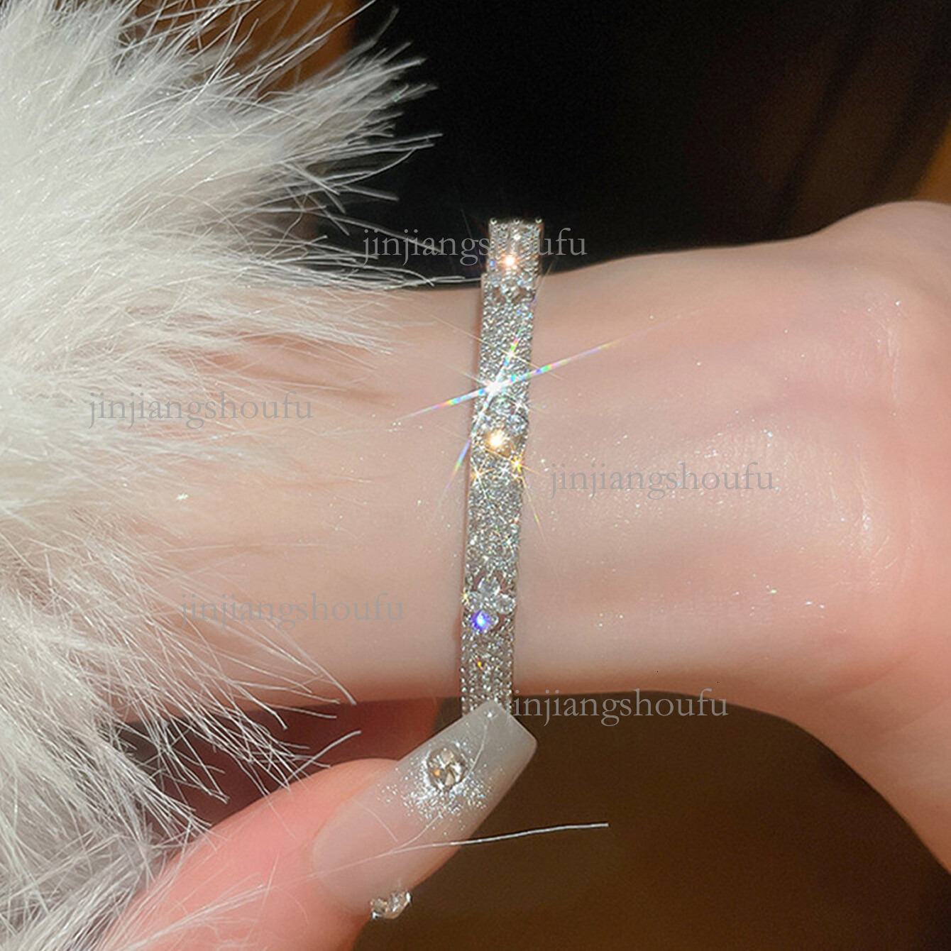 2026 Fashion Micro Inlaid Zirconia Designer Bracelet Luxury Brand Women's Jewelry Accessories High-quality Temperament Clover Bracelet Letter Sil