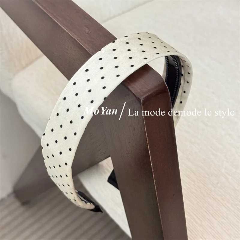 2026 Casual Korean Polka Dot Hairband Fashion Simplicity Black White Color Non-Slip Grip Headband for Women Chic Hair Accessory D260326