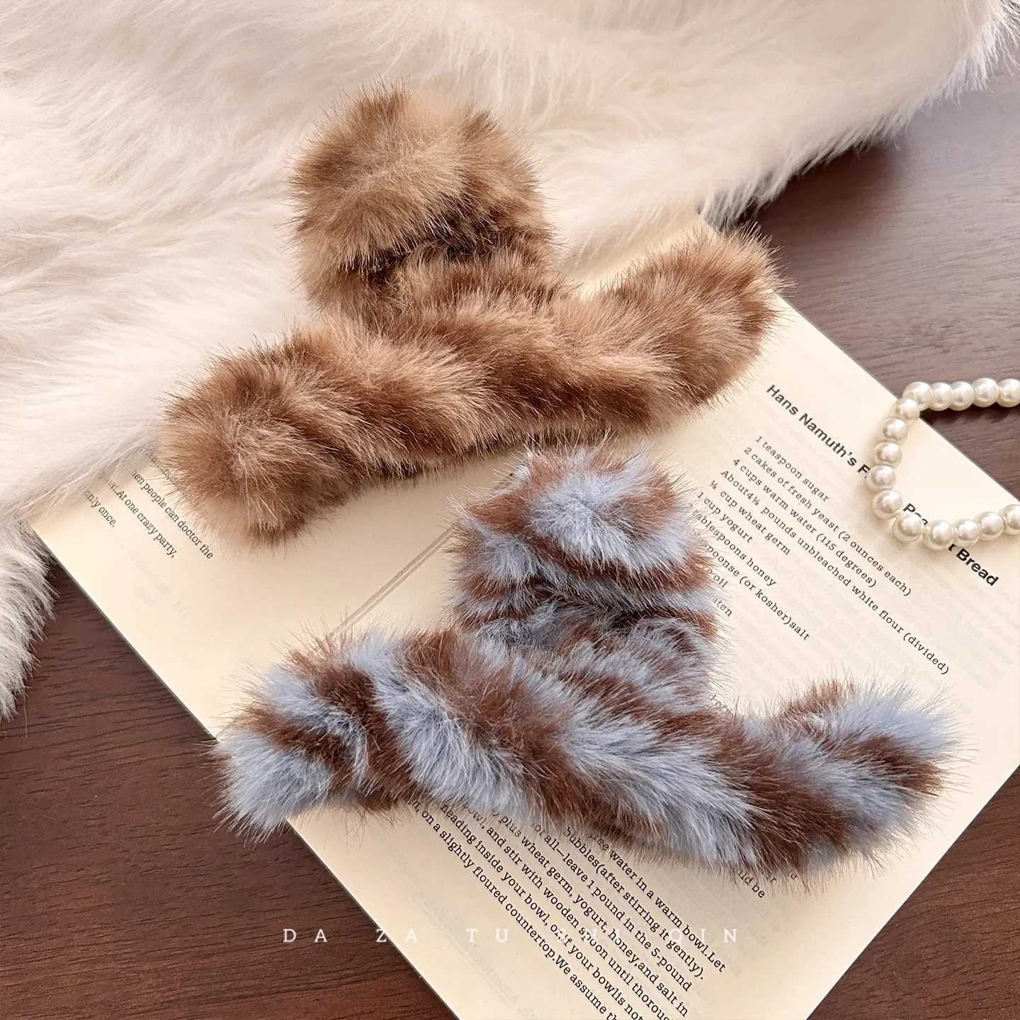 Elegant Leopard Print Striped Plush Hair Claw For Women Girls Sweet Hair Ornament Claw Clip Hair Clip Fashion Hair Accessories H260326