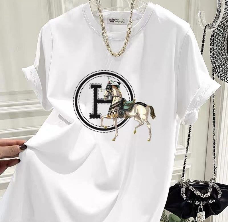 Women's short-sleeved made of 100% cotton. New summer 2026 style round-neck loose and extended Korean-style regular shoulder blouse T-shirt