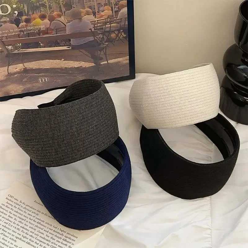 Retro High Crown Wide-Edged Headband for Women Anti-Slip Hairpin Hair Ornament Elegant Hair Accessory for Formal Casual Events D260326