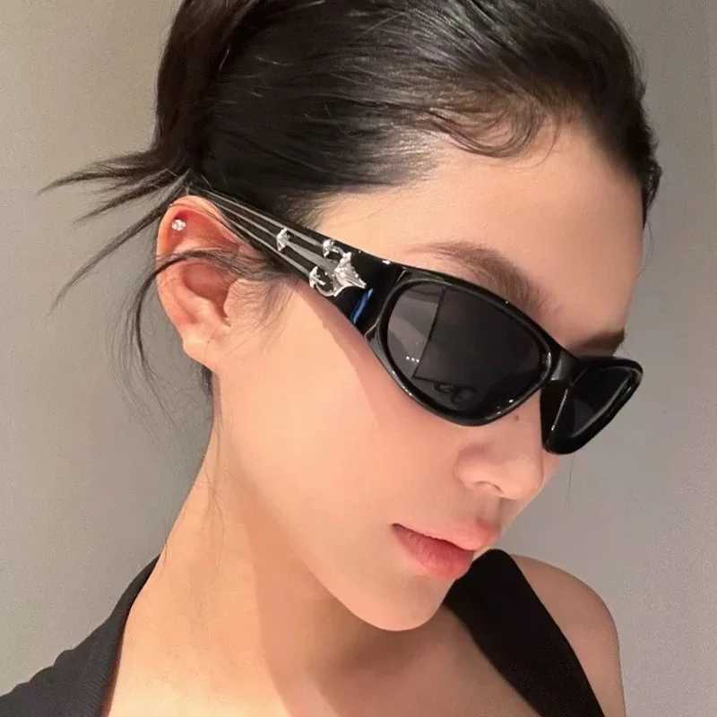 Y2K Fashion Cat Eye Sunglasses Women Men Luxury Brand Design Sun Glasses Popular Punk Hip Hop Rivet Star Eyeglasses Shades UV400 D260326