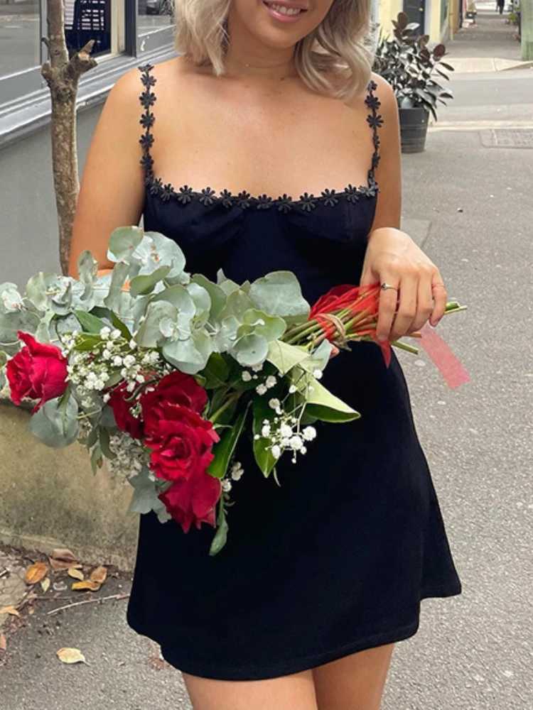 Causal Lace Flower Shoulder Strap Low-cut Mini Dress Women Solid Color Skinny Dress Elegant Club Party Vestidos M260326