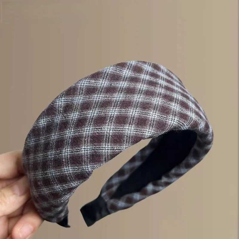 Vintage Plaid Thickened and Widened Headband for Women 2025 New High-End Feel High Skull Top Sponge Headband Autumn Hairband D260326