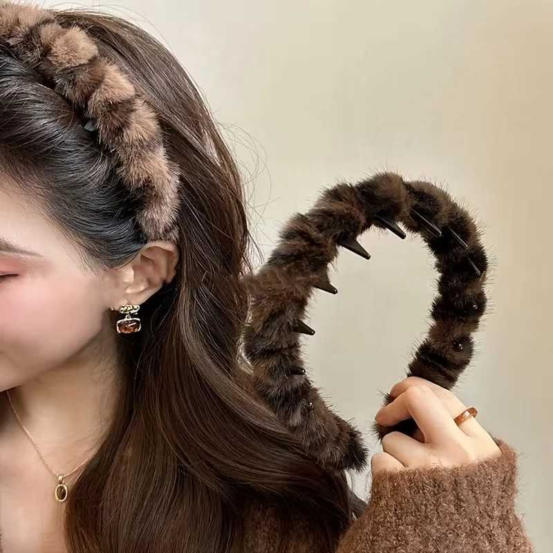 Stylish and stylish leopard-print plush toothed hairband high skull top design anti-slip and hair-breaking styling hairband D260326