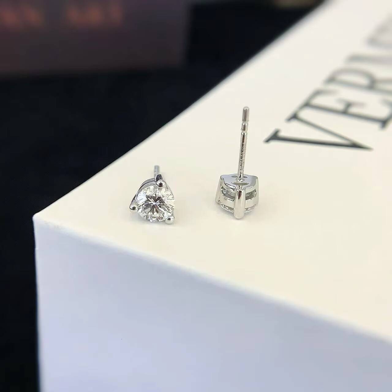 05 Carat 18K Solid Gold Lab-Created Brilliant Cut IGI Certified Womens Stud Earrings Charming Delicate Party Wedding Gift