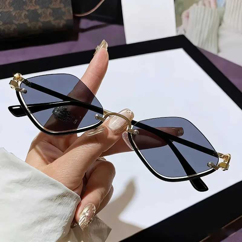Ladies Fashion Glasses with Ultra Light Retro Style Diamond Metal Frame and Half Frame Suitable for Street Photography D260326