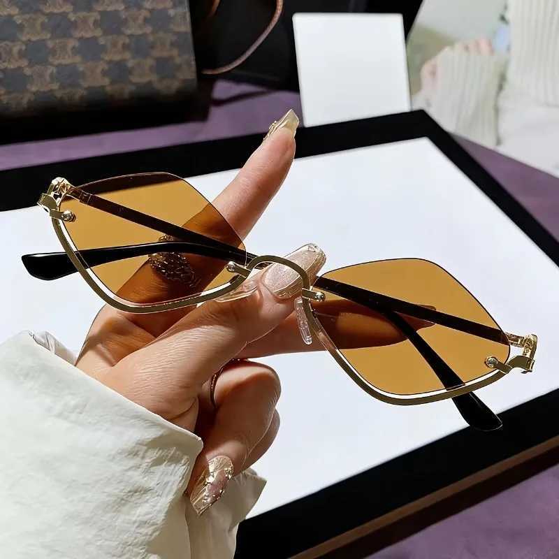 Ladies Fashion Glasses with Ultra Light Retro Style Diamond Metal Frame and Half Frame Suitable for Street Photography D260326
