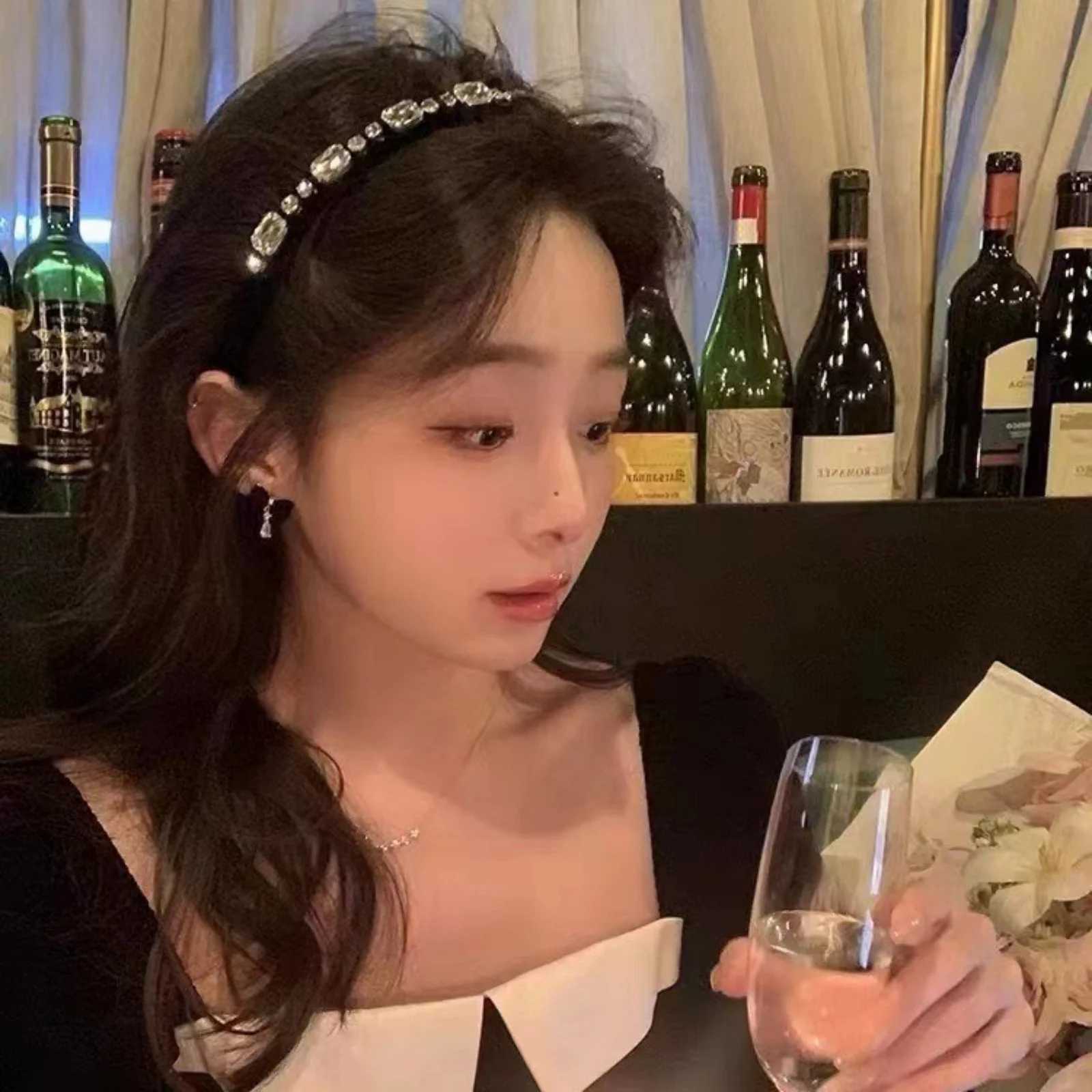 1pc Velvet Hair Hoop with Shiny Diamonds for Women - Luxury Style Headband for Autumn Winter Suitable for Face Washing Hair D260326