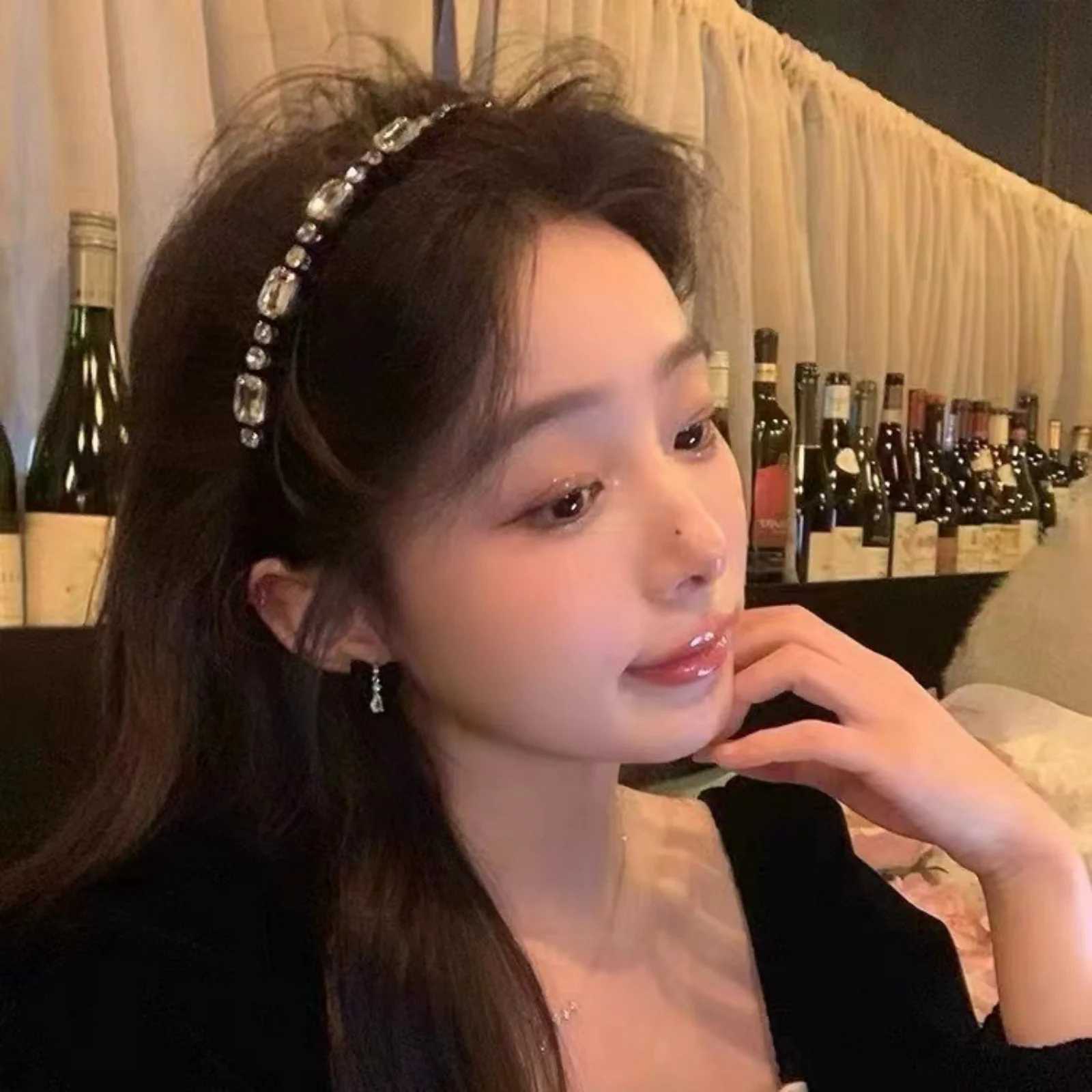 1pc Velvet Hair Hoop with Shiny Diamonds for Women - Luxury Style Headband for Autumn Winter Suitable for Face Washing Hair D260326