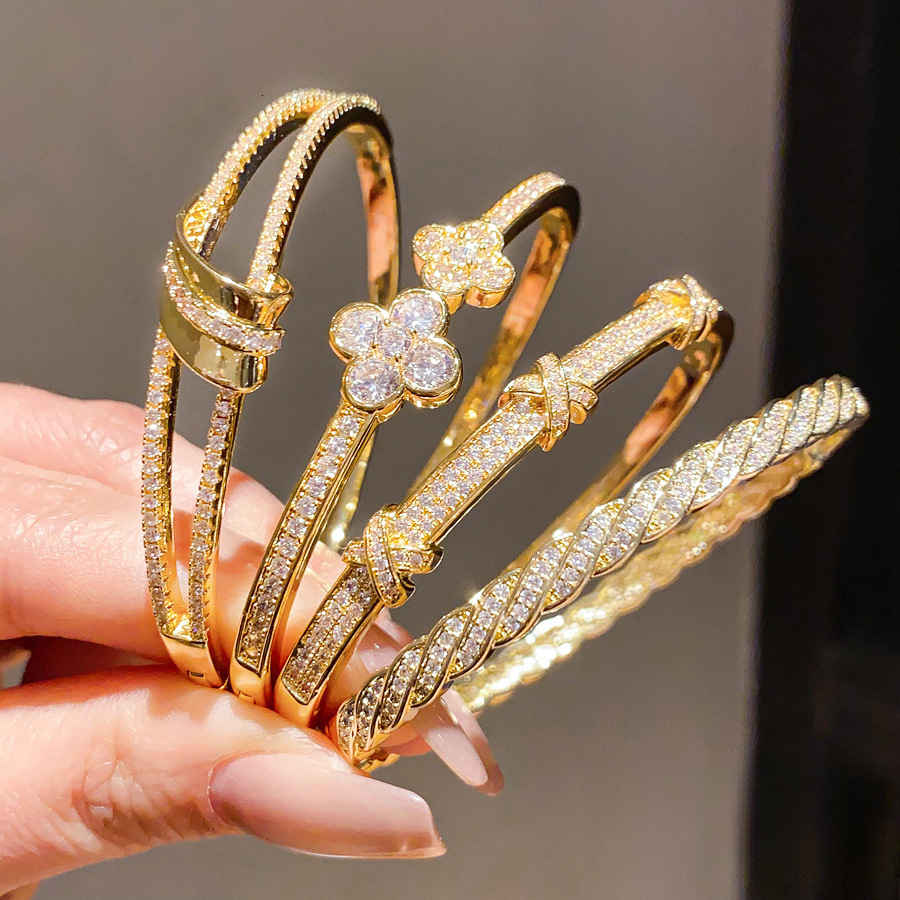 Gold-Plated Zircon Leaf-Clasp Bracelet Stylish and Versatile Perfect for Everyday Wear Affordable Luxury Women's Jewelry