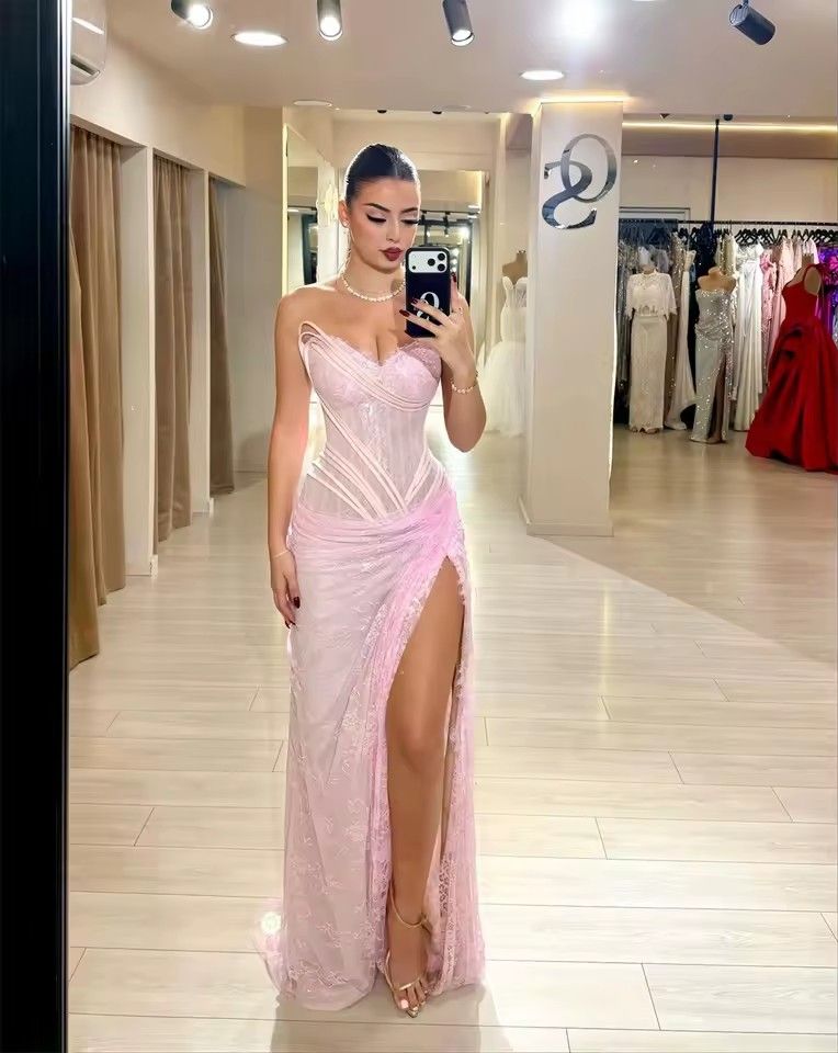 2026 Elegant Light Pink Lace Evening Dresses Saudi Arabic Sweetheart Corset Boning Sexy Formal Party Gowns For Women Side Slit Column Long Birthday Pr
