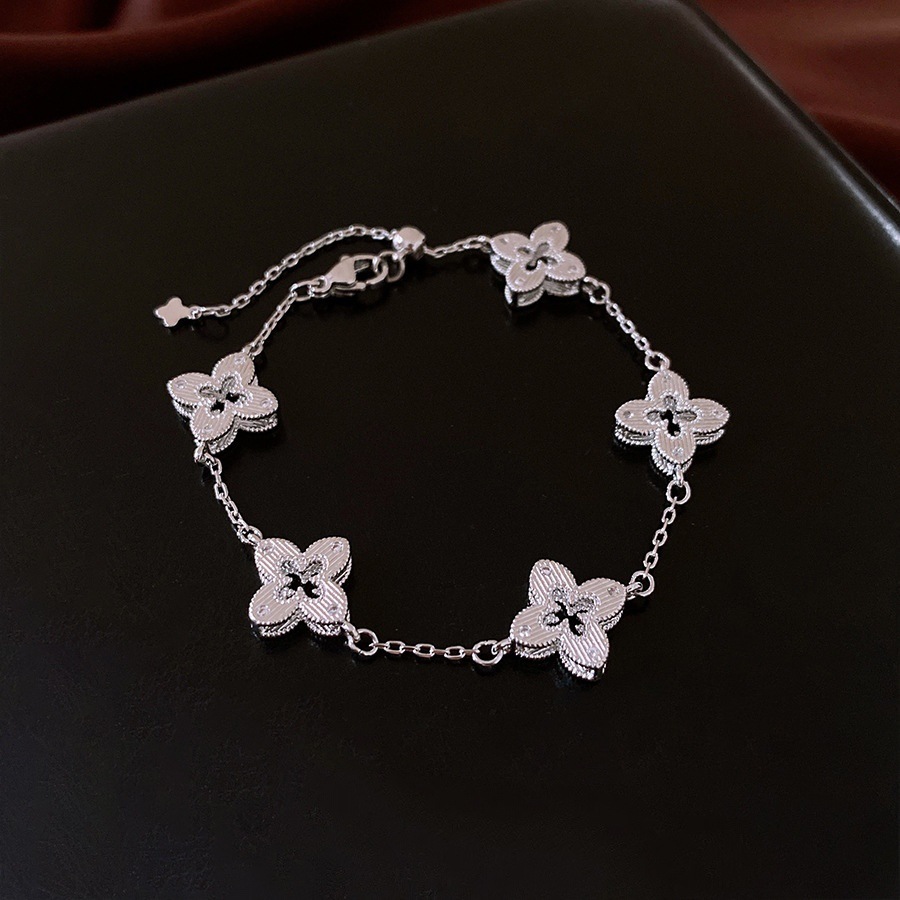 Luxury Brand Designer Jewelry Vintage Style Gold Brushed Hollow Four-Leaf Clover Bracelet Retro High-End Light Luxury Fashion Personality Jewelry For 