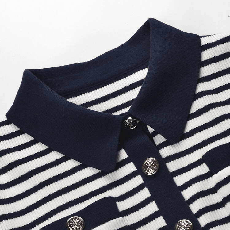 2026 Spring New D19 Designer Women's Fashion Black and White Striped Flip CC Collar Long Sleeve Knitted Short Cardigan
