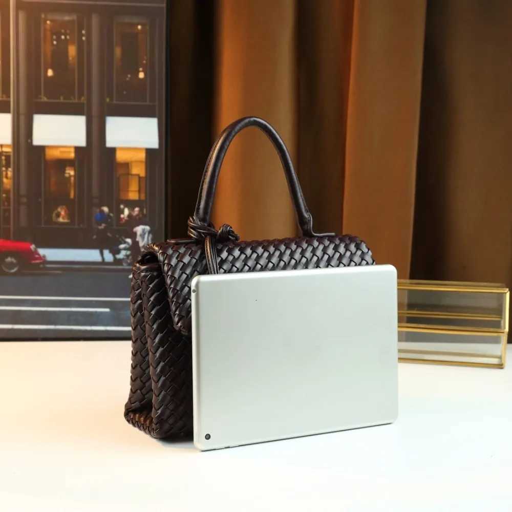 Luxury Designer Hand-woven Handbags High-quality Large Capacity Shoulder bags Womens Crossbody Bag Commuting Briefcases C260327
