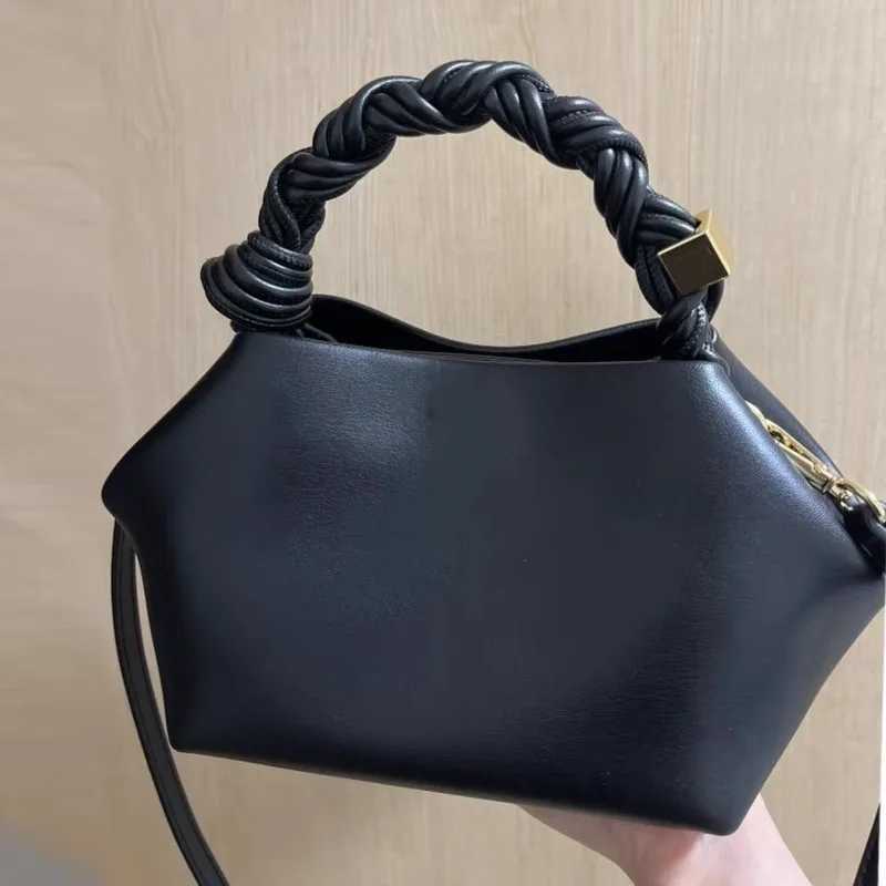 New Paris Designer Ins New Trendy Crossbody Bag 2026 Hot Y2K Hexagonal Woven Clouds Shoulder Handbag for Women with Premium Feel C260327