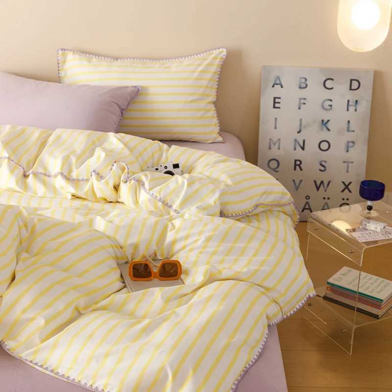 Yellow Stripe Bedding Set Protein Durable Washed Cotton Block Shell Embroidery Comforter Warm Cover Full Size with Pillowcases H260327