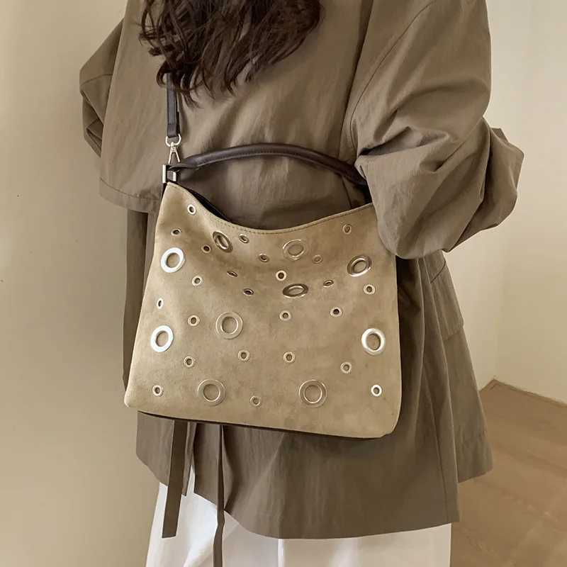 Trendy Vintage Punk Simple Crossbody Bag with Metal Studs New Modern Stylish Handle Bag for Women Versatile Texture Bucket Bag C260327
