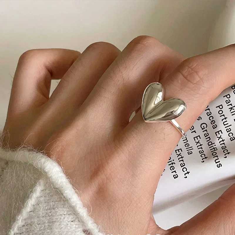 LATS Sweet Cool Silver Color Rings for Women Girl Korea Elegant Simple Smooth LOVE Heart Ring Fashion Jewelry Accessories H260327