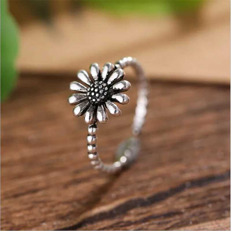 New Simple Personality Small Daisy Flower 925 Sterling Silver Jewelry Sunflower Retro Thai Silver Exquisite Opening Rings TYB453 H260327