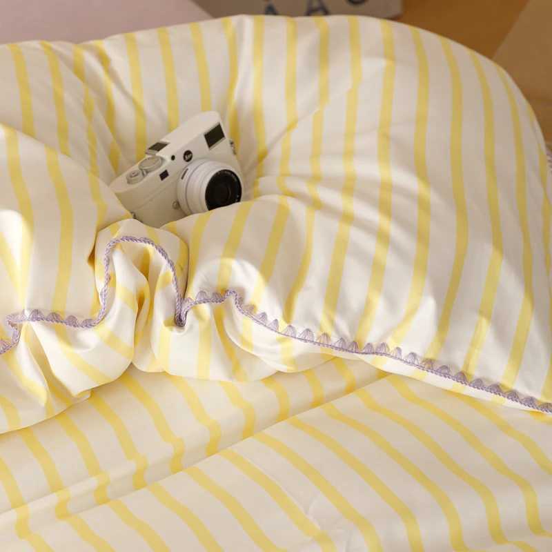 Yellow Stripe Bedding Set Protein Durable Washed Cotton Block Shell Embroidery Comforter Warm Cover Full Size with Pillowcases H260327