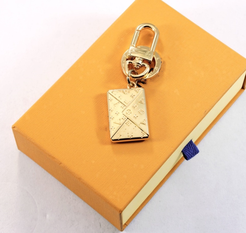 designer keychain women V Letters designers keychain wallet top llavero Car Key Chain men Buckle jewelry envelope Keyring Keychains Lanyards