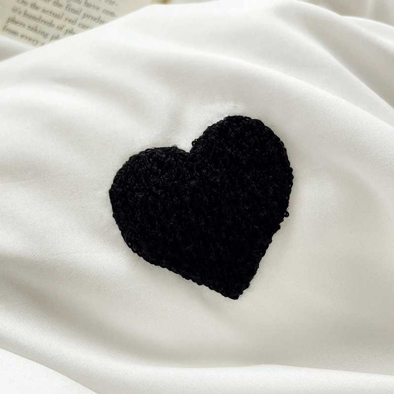 3 Piece Sheet Set Black heart embroidery duvet cover Set comfortable Bedding Set Bedspread for All Season H260327