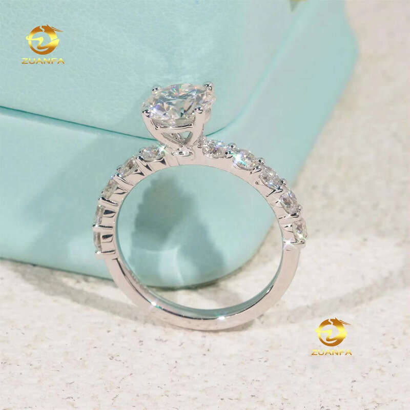 Custom Made Elegant Style 18k Solid Gold IGI Certificates Bridal Jewelry 2Ct CVD Lab Grown Diamond Round Engagement Band Ring