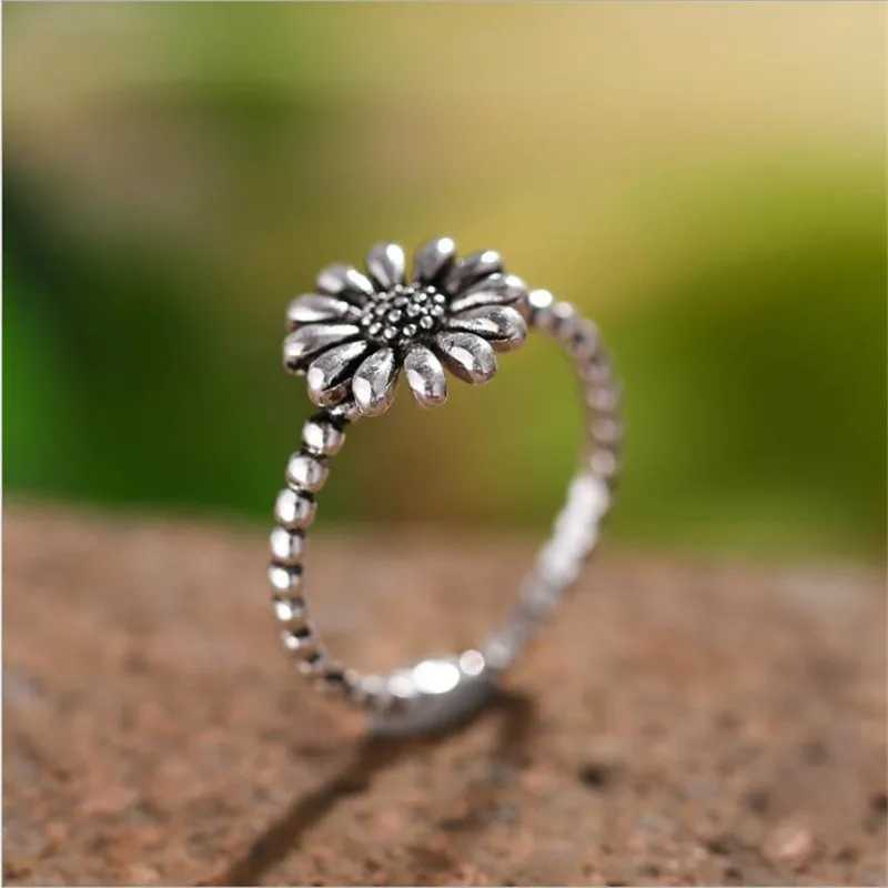 New Simple Personality Small Daisy Flower 925 Sterling Silver Jewelry Sunflower Retro Thai Silver Exquisite Opening Rings TYB453 H260327