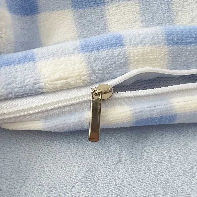 2024 New Milk Fleece Plaid Single Quilt Set Thickened Warm Duvet Cover Double Use Large Size Bedding 180x220 200x230 220x240 H260327