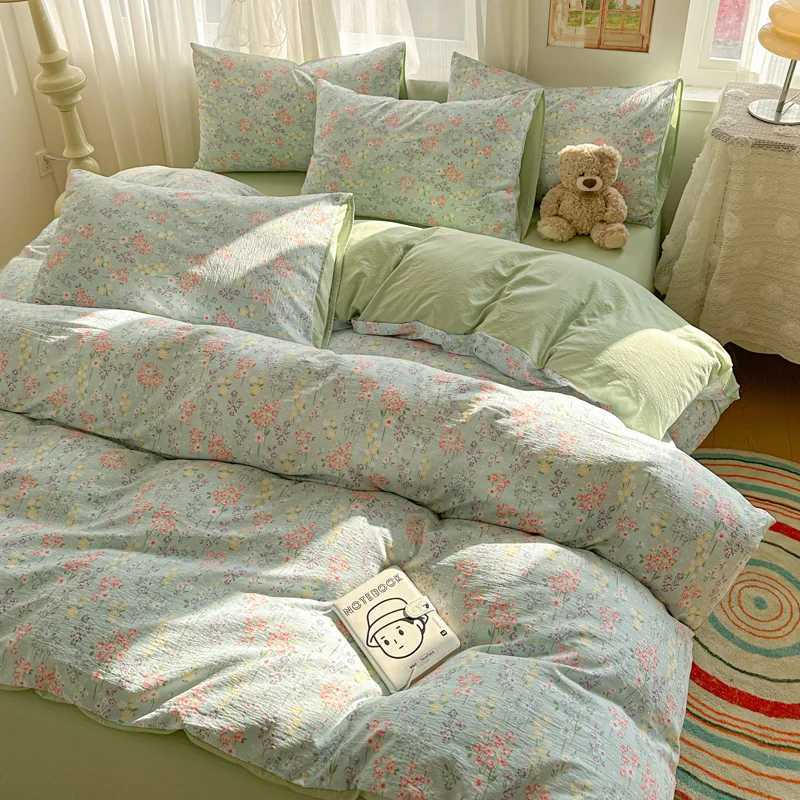 Three-piece down quilt cover pillowcase set bedding set for bedrooms or guest rooms soft and breathable without core H260327
