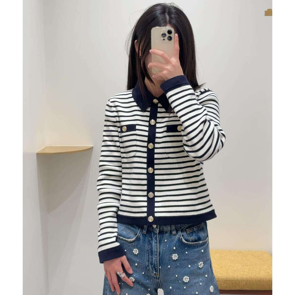 2026 Spring New D19 Designer Women's Fashion Black and White Striped Flip CC Collar Long Sleeve Knitted Short Cardigan