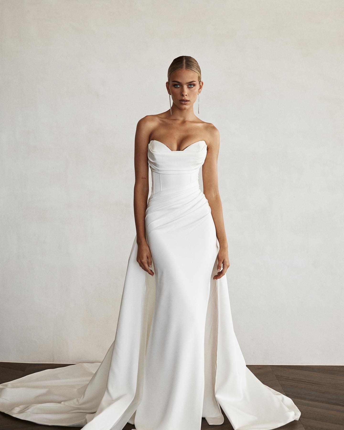 Modern White Ivory Satin Mermaid Wedding Dresses Sexy Backless Sweetheart Pleats Long Bridal Gowns 2026 Boho robes de mariage Custom Made M27