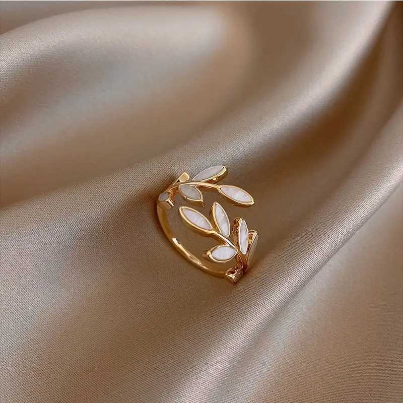 Light Luxury Gold Plated Leaf Opening Ring Exquisite Geometric Beehive Zircon Index Finger Ring Trend Wedding Party Jewelry Gift H260327