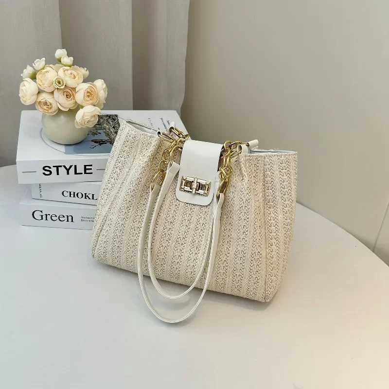 Grass Woven Patchwork Leather Korean Version Shoulder Bag Fashionable Womens Woven Handbag Suitable for Beach Parties Occasion C260327