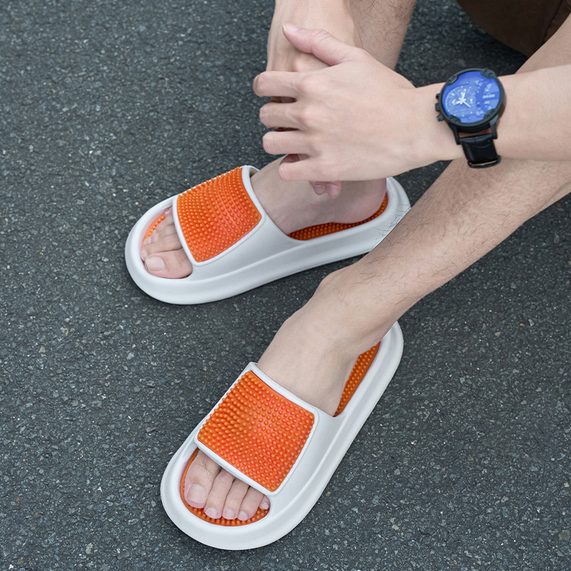 Designer slides Men's ultra light Trendy Thick Bottom Cloud Slippers Summer outdoor sandals fashionable non slip solid slide 2506A
