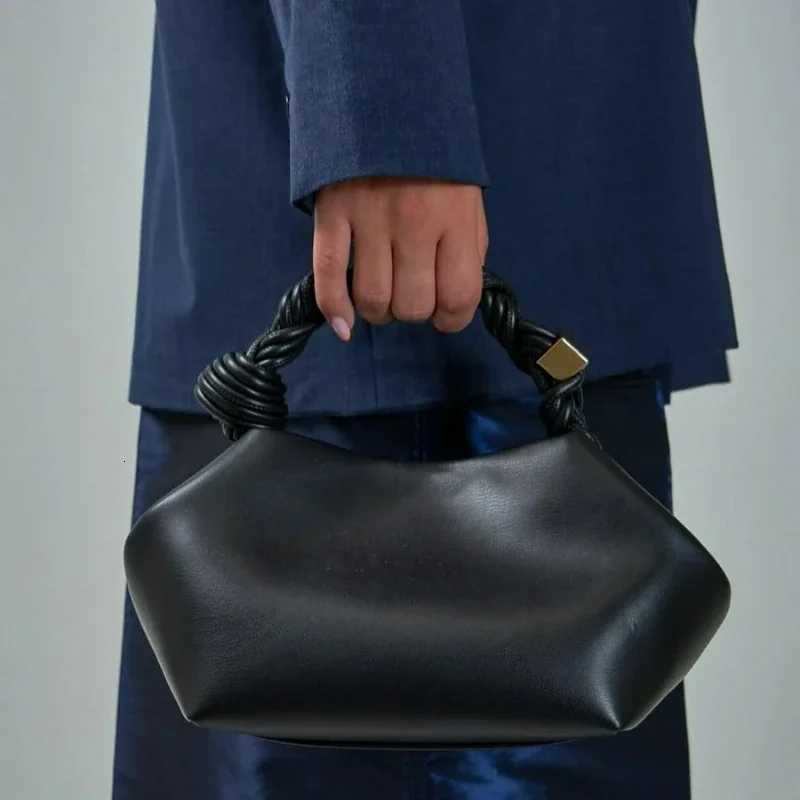 New Paris Designer Ins New Trendy Crossbody Bag 2026 Hot Y2K Hexagonal Woven Clouds Shoulder Handbag for Women with Premium Feel C260327