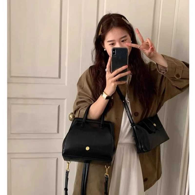 Autumn and winter womens bags retro clip backpacks niche retro black backpacks trendy handbags C260327