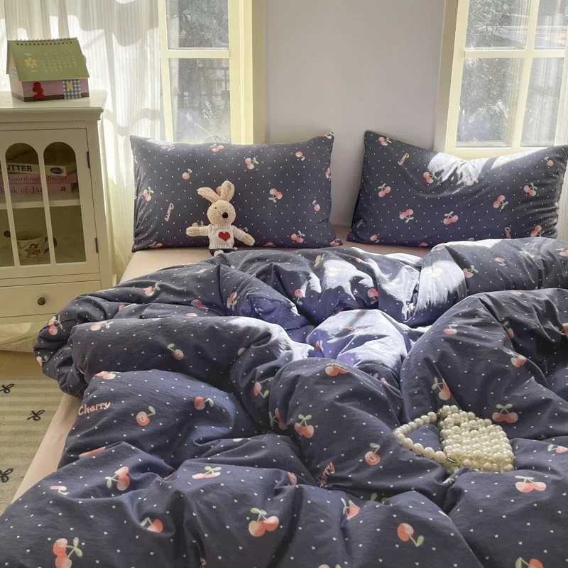 Girls Strawberry Bedding Sets 2025 New Queen Size Bed Sheet Set Duvet Cover Set With Pillowcase No Filling H260327