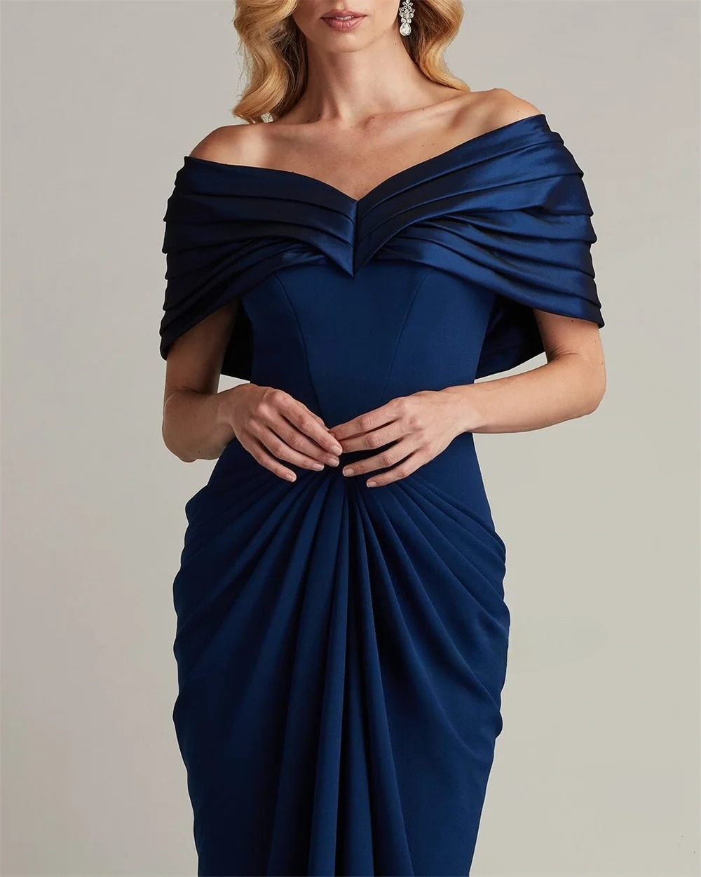 Modest Navy Blue Mermaid Mother of Bride Groom Dresses Elegant Off the Shoulder Pleats Column Long Women Formal Evening Party Gowns M27 ZD19