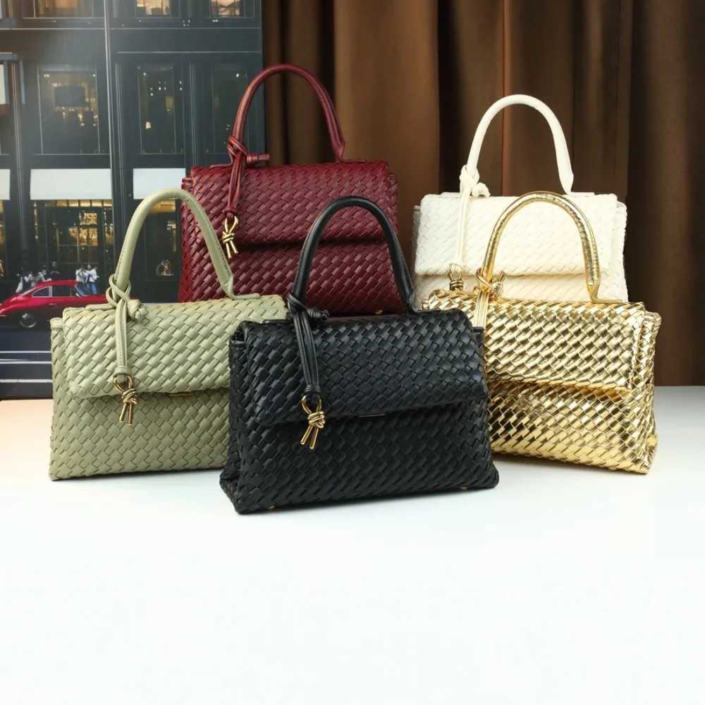 Luxury Designer Hand-woven Handbags High-quality Large Capacity Shoulder bags Womens Crossbody Bag Commuting Briefcases C260327