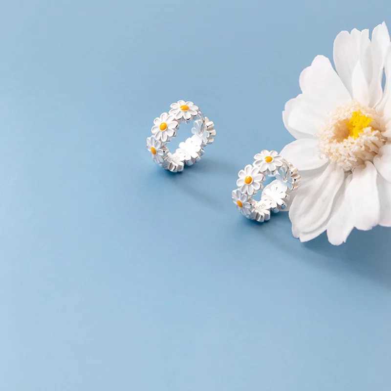 Korean Fashion White Daisy Flowers Rings Girls Open Adjustable Ring Wedding Ring Fr Women Travel Party Jewelry Birthday Gift H260327