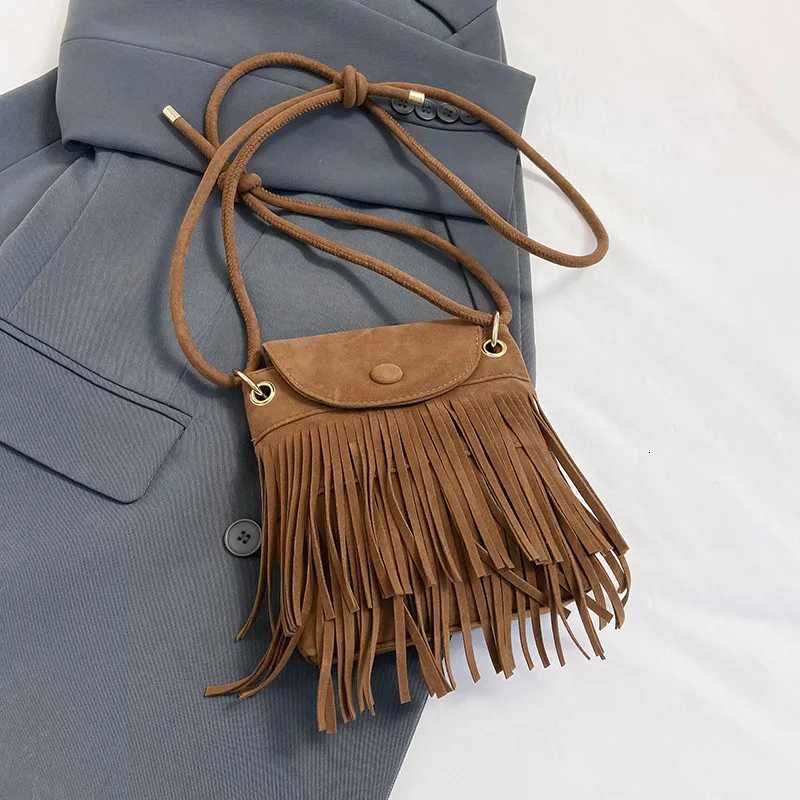 Trendy Leather Shoulder Bag Tassel Solid Color for Women Fringe Design Messenger Bag with Adjustable Strap Everyday Shoulder Bag C260327